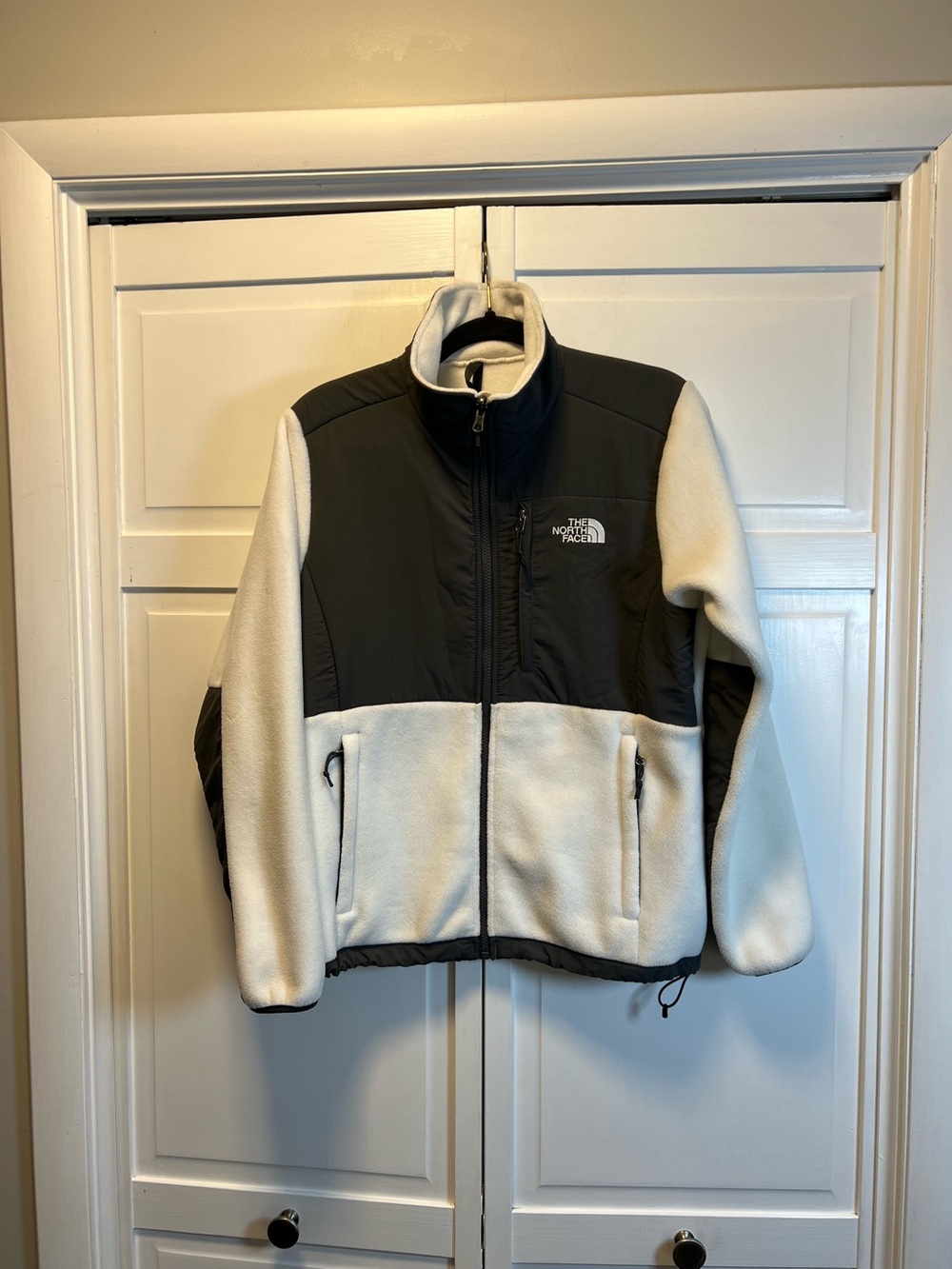 The North Face Women’s Denali Jacket Size Medium Color White/Gray